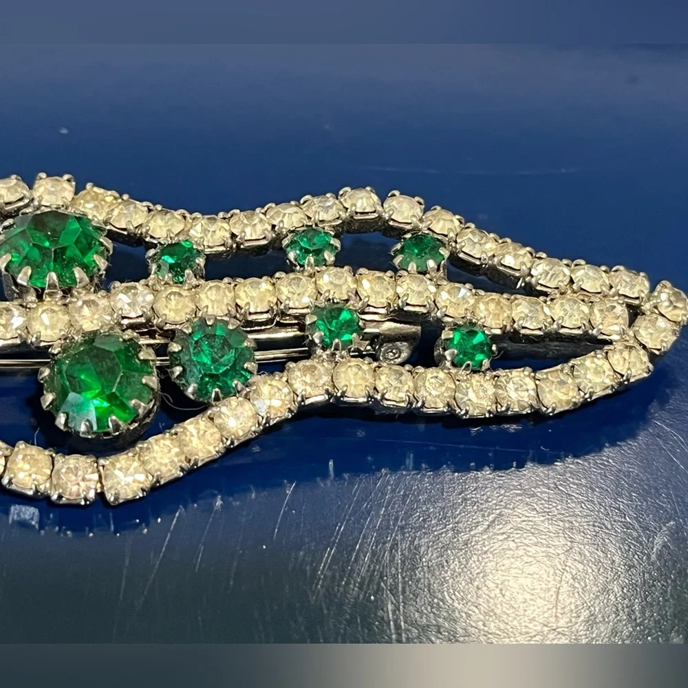 Emerald Rhinestone Jeweled Leaf Silver Brooch Pin 3” x 1.25” Vintage 80s 90s